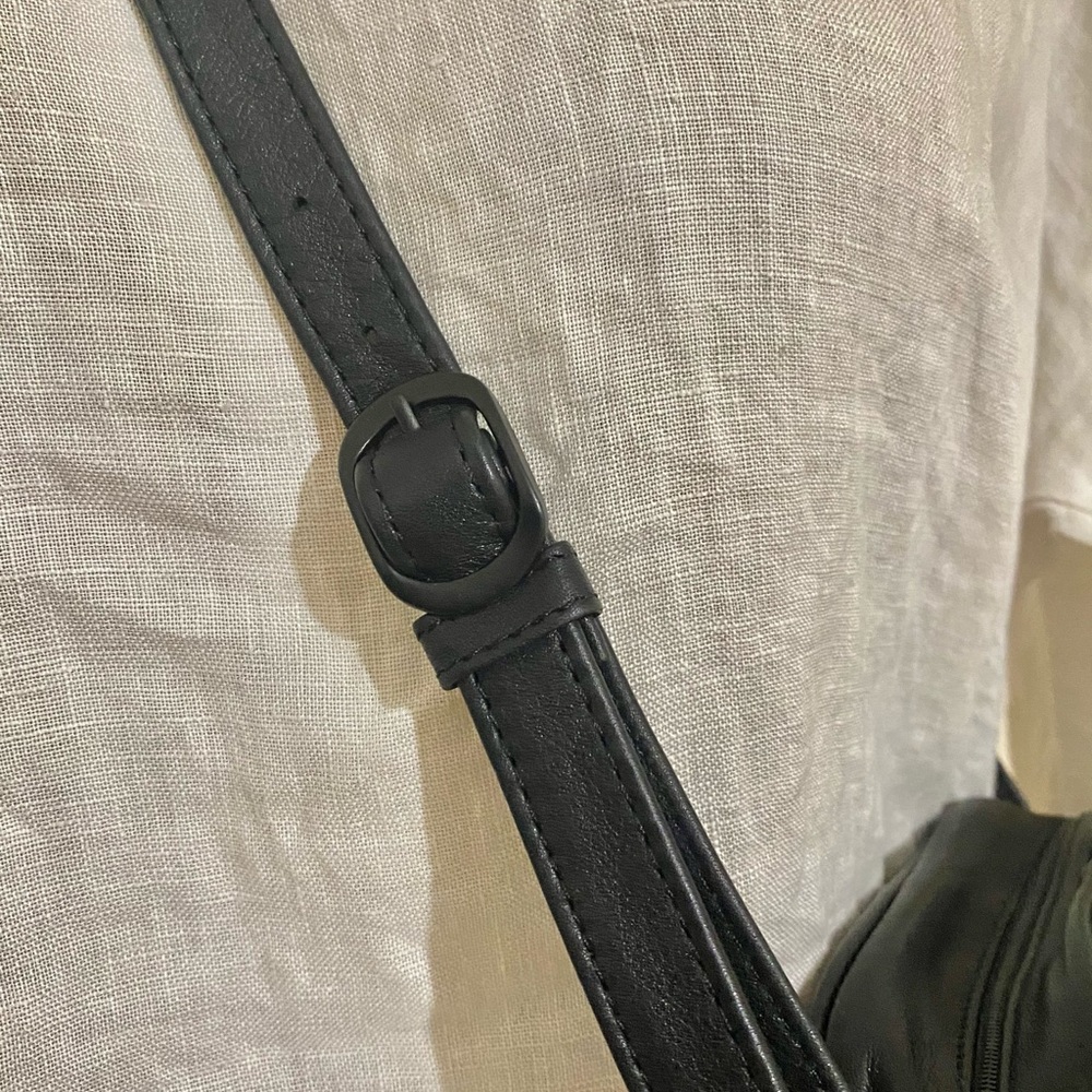 BUGATTI...leather cross body bag - Picture 3 of 8